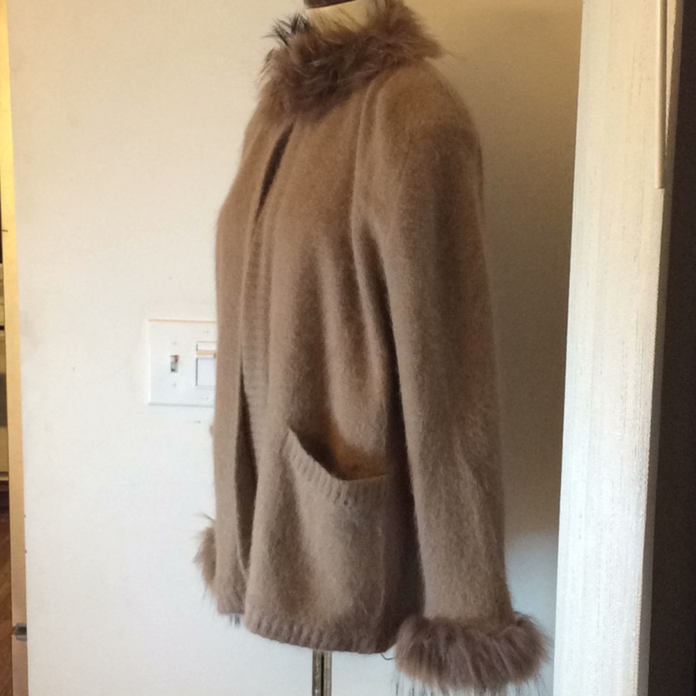 VINTAGE CONNIE A LEE ANGORA / FOX FUR SWEATER - Picture 7 of 8